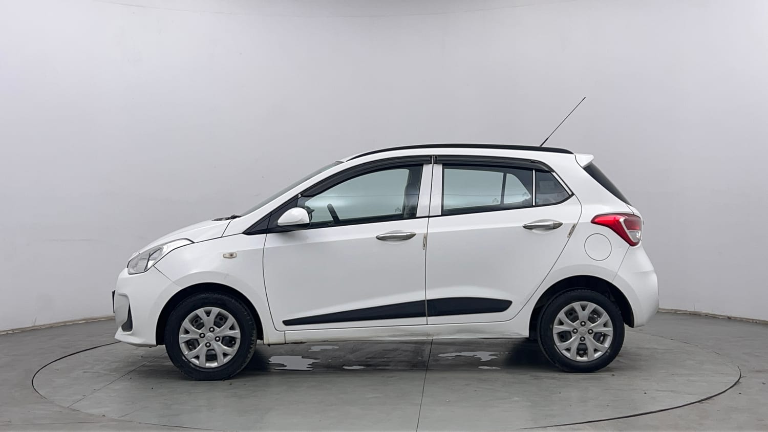 Used 2019 Hyundai Grand i10 Magna 1.2 Kappa VTVT Petrol Manual exterior LEFT SIDE VIEW