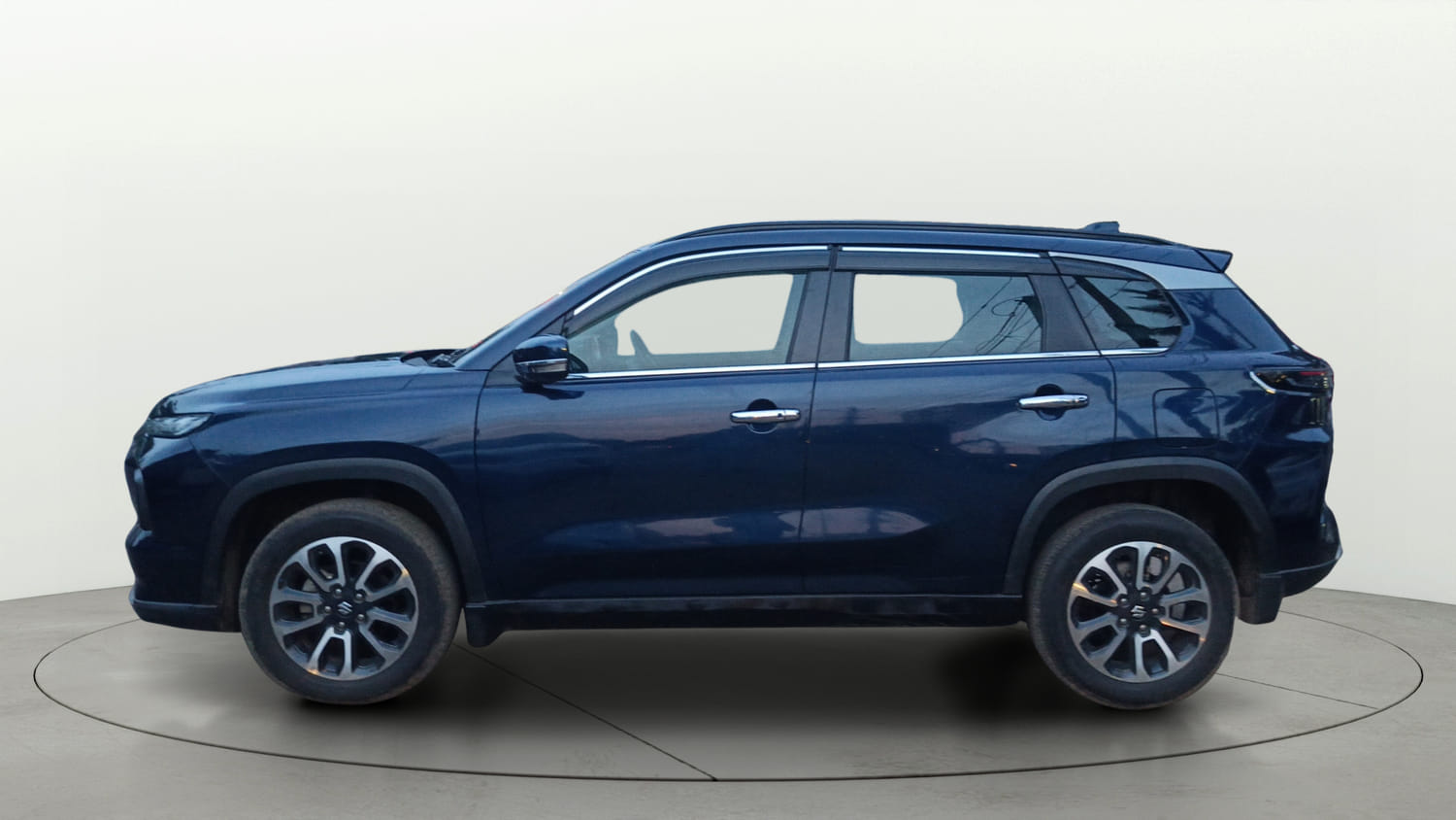 Used 2022 Maruti Suzuki Grand Vitara Alpha Smart Hybrid AT Petrol Automatic exterior LEFT SIDE VIEW