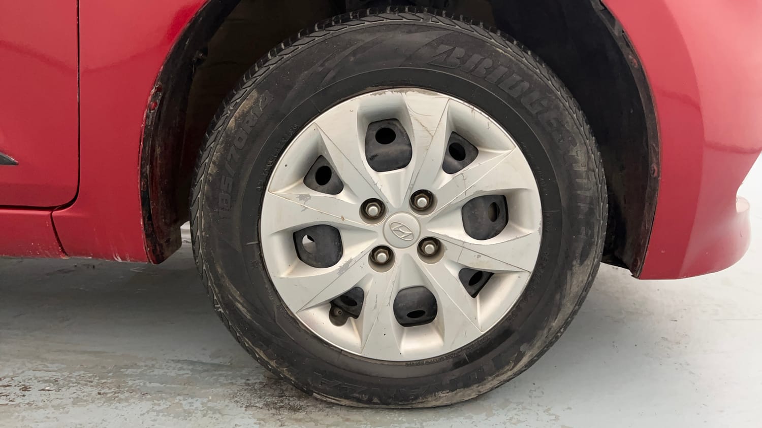 Used 2016 Hyundai Elite i20 Sportz 1.2 Petrol Manual tyres RIGHT FRONT TYRE RIM VIEW