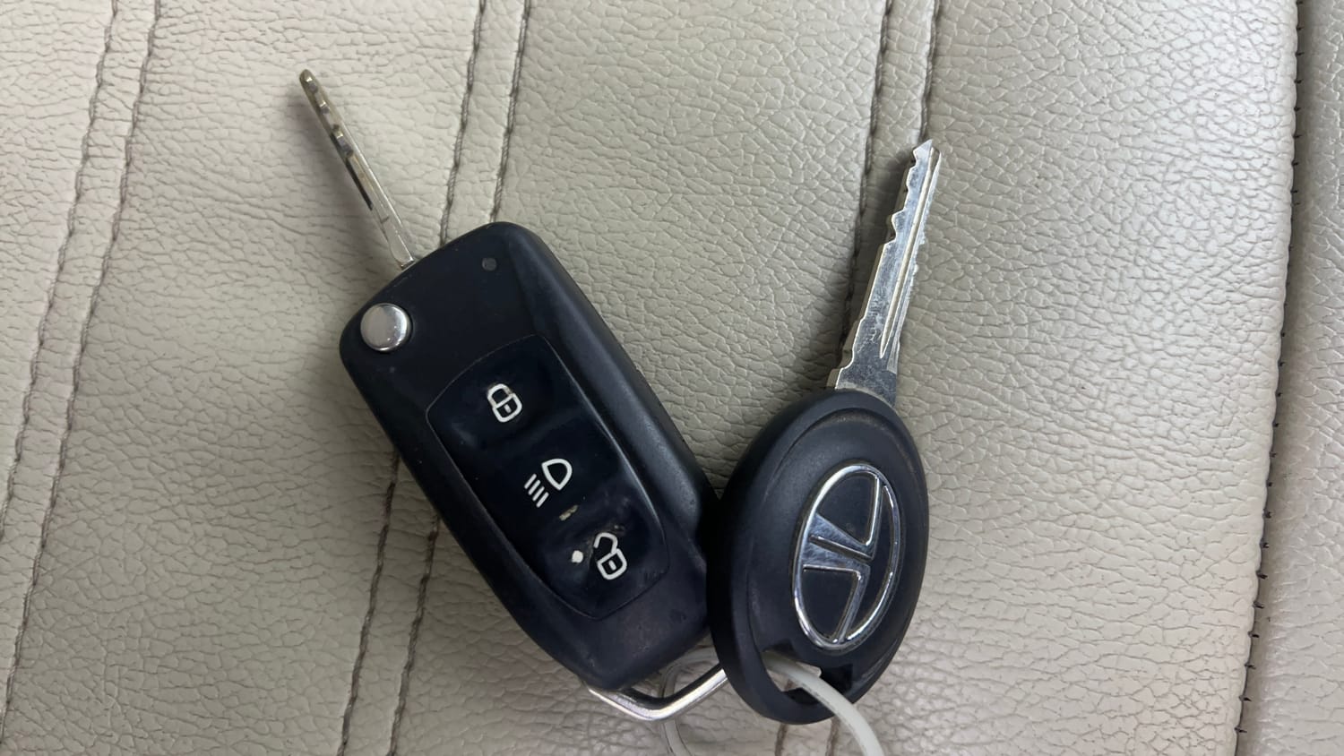 Used 2016 Tata Zest XMS Petrol Petrol Manual extra CAR KEY VIEW