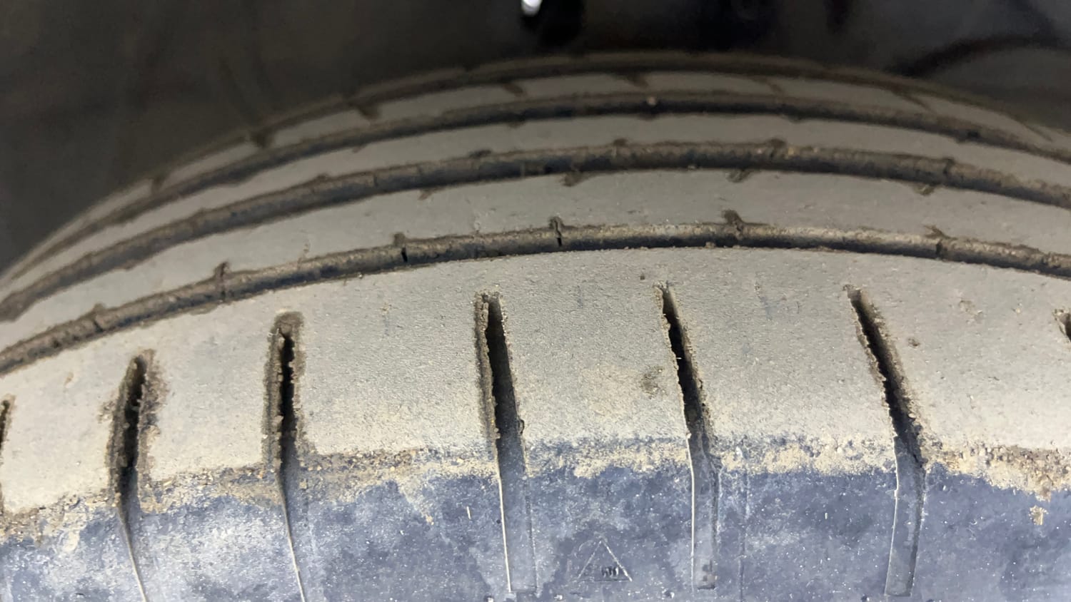 Used 2023 Maruti Suzuki Swift ZXi Plus AMT Petrol Automatic tyres RIGHT FRONT TYRE TREAD VIEW