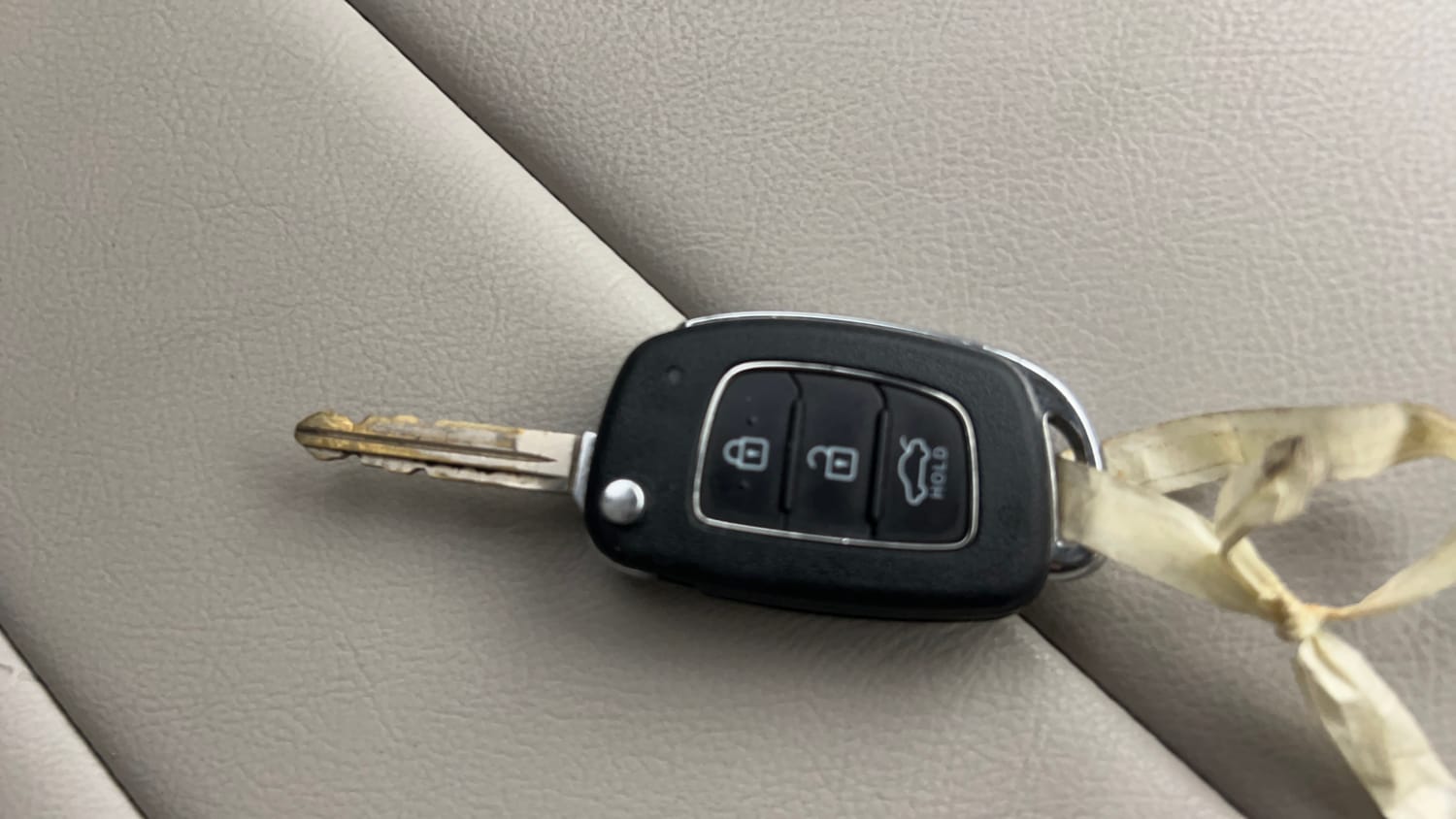 Used 2020 Hyundai Aura S 1.2 Petrol Petrol Manual extra CAR KEY VIEW