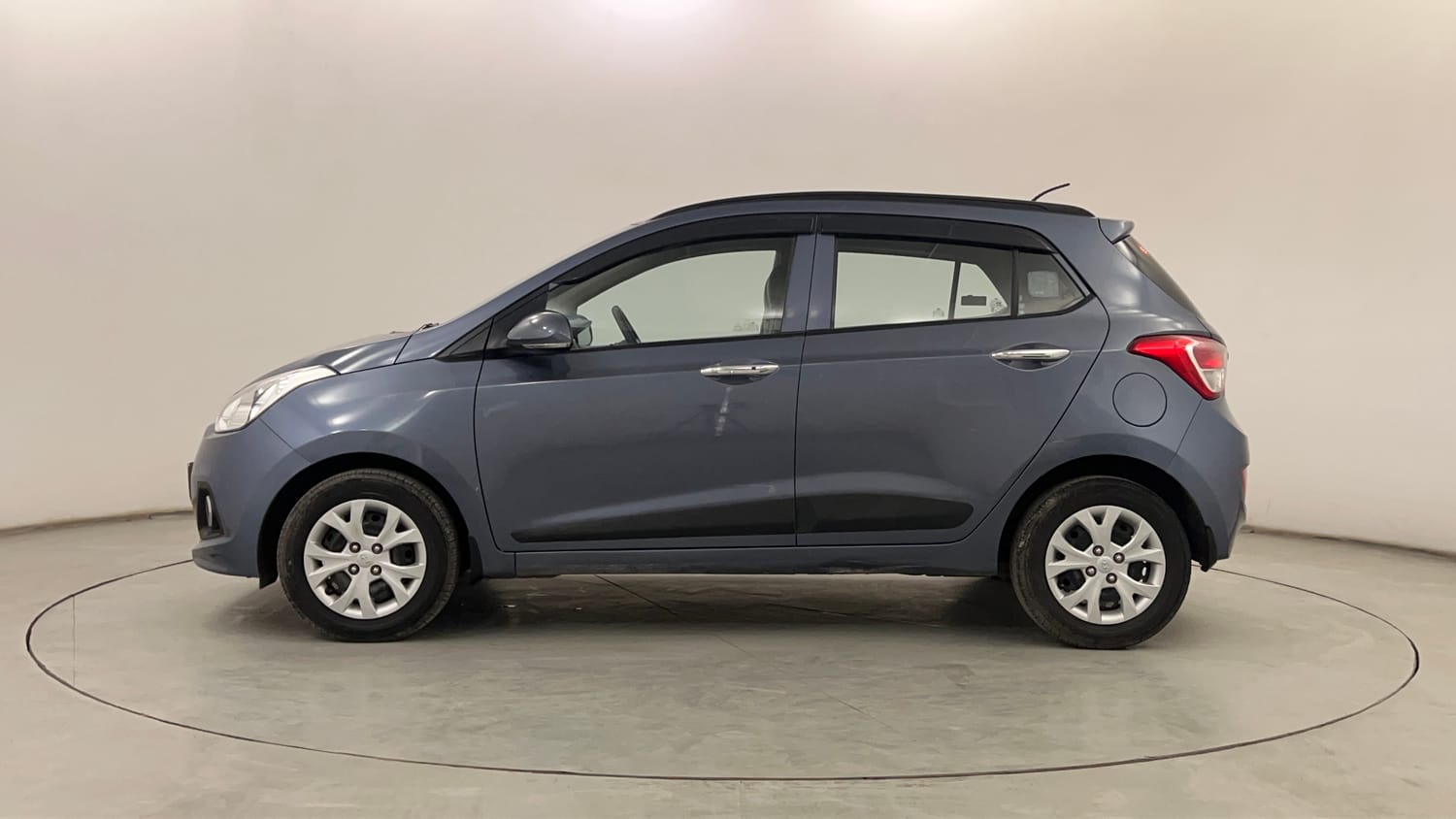 Used 2014 Hyundai Grand i10 Sportz 1.1 CRDi Diesel Manual exterior LEFT SIDE VIEW