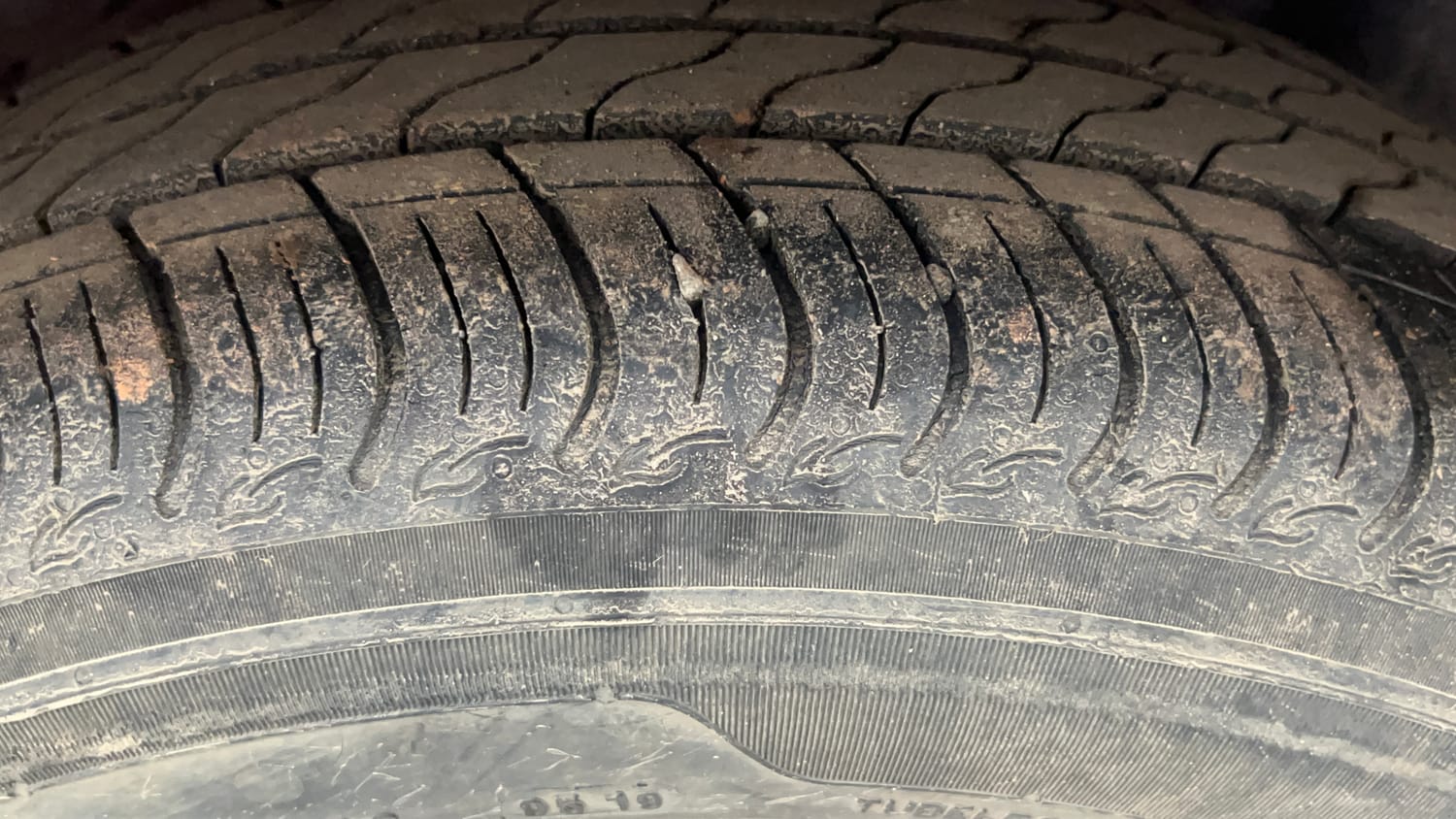 Used 2020 Ford Figo Titanium 1.2 Ti-VCT MT Petrol Manual tyres LEFT REAR TYRE TREAD VIEW