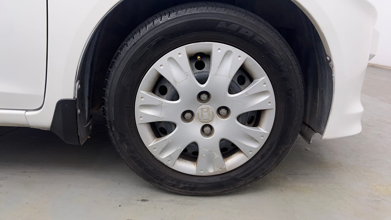 Used 2016 Honda Amaze 1.2 S i-VTEC Petrol Manual tyres RIGHT FRONT TYRE RIM VIEW