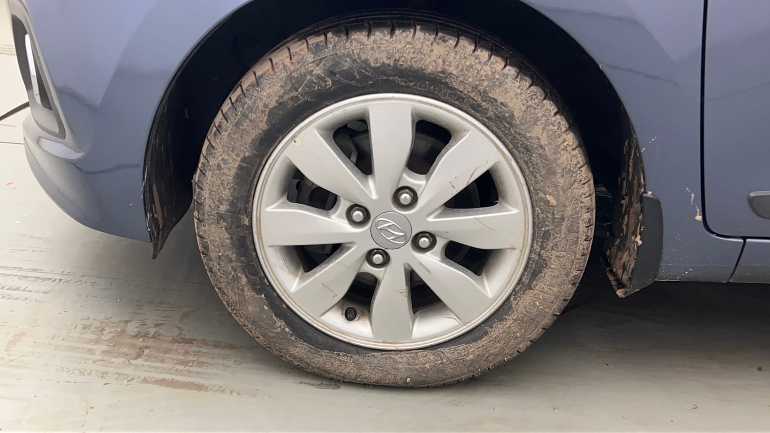 Used 2014 Hyundai Xcent SX 1.2 Petrol Manual tyres LEFT FRONT TYRE RIM VIEW