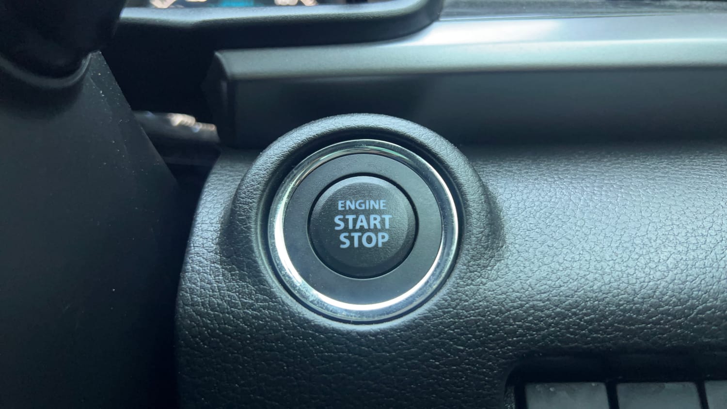 Used 2025 Maruti Suzuki XL6 Alpha Plus MT Petrol Petrol Manual top_features Keyless start