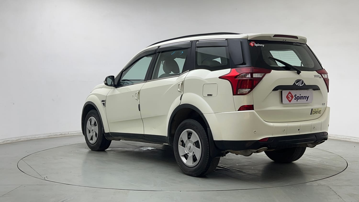 Used 2021 Mahindra XUV500 W7 Diesel Manual exterior LEFT REAR CORNER VIEW