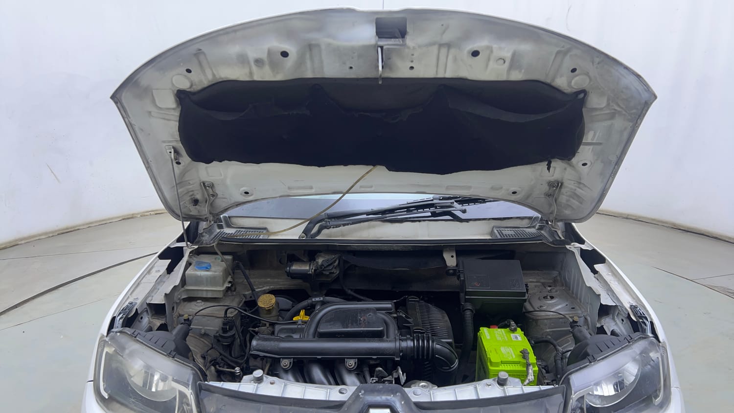 Used 2016 Renault Kwid RXT Petrol Manual engine ENGINE & BONNET OPEN FRONT VIEW