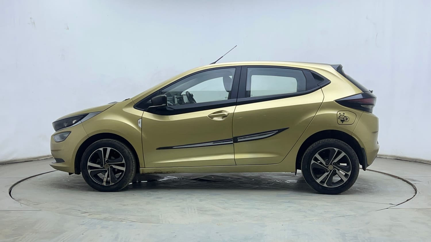 Used 2021 Tata Altroz XZ Plus Petrol Petrol Manual exterior LEFT SIDE VIEW