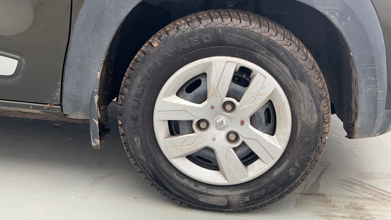 Used 2017 Renault Kwid 1.0 RXL Petrol Manual tyres RIGHT FRONT TYRE RIM VIEW