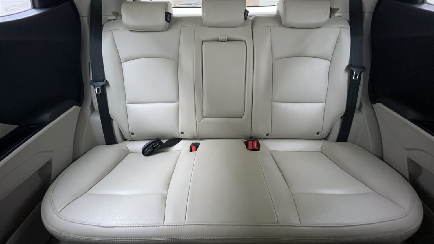 Used 2022 Mahindra XUV 300 W8 (O) 1.2 Petrol Petrol Manual interior REAR SEAT CONDITION VIEW