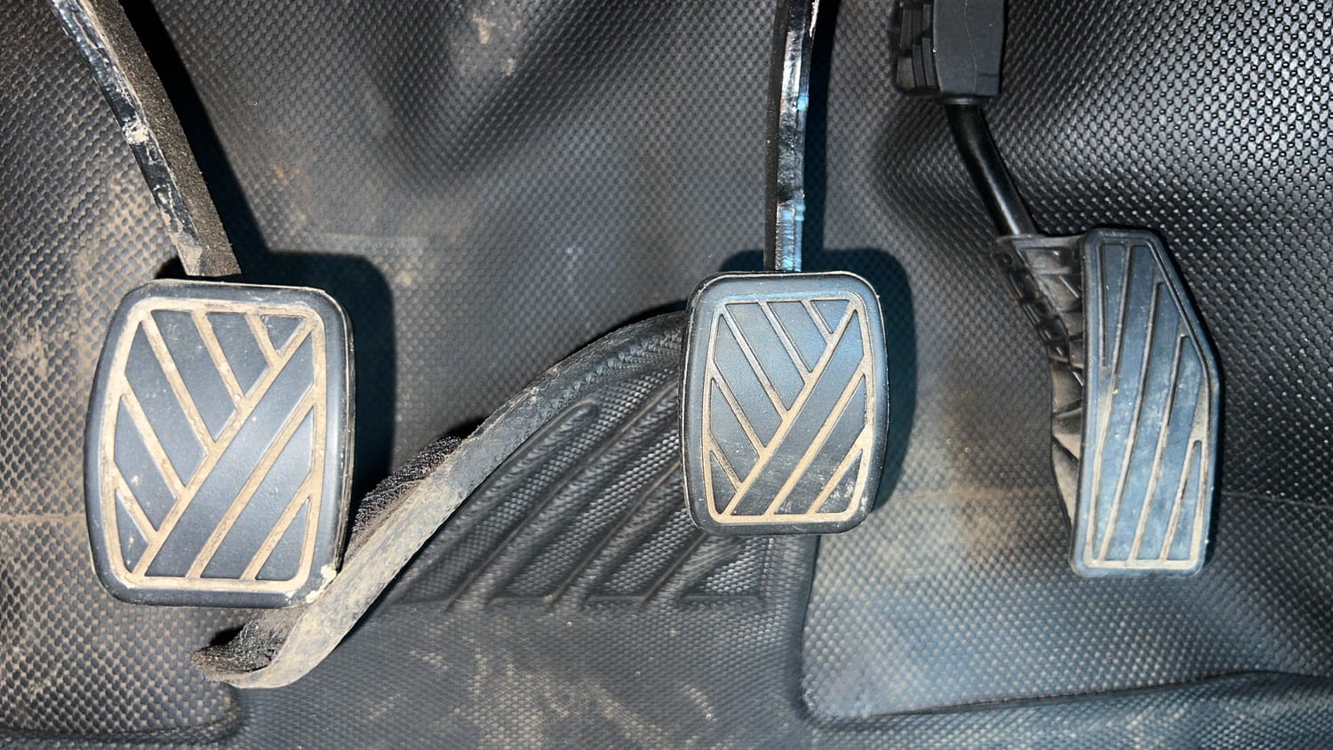 Used 2025 Maruti Suzuki XL6 Alpha Plus MT Petrol Petrol Manual interior PEDALS VIEW