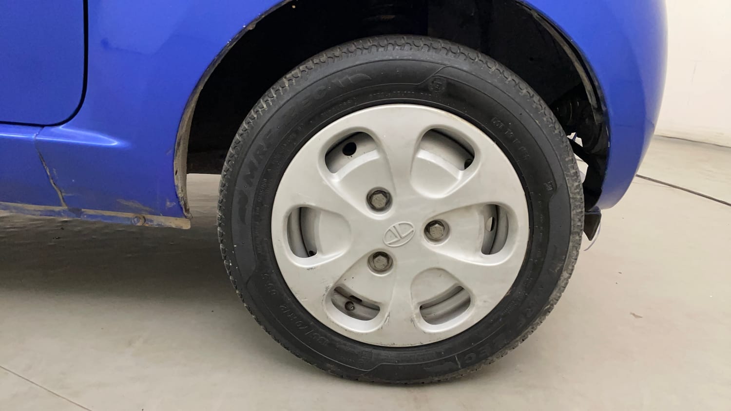 Used 2015 Tata Nano Twist XT Petrol Manual tyres RIGHT FRONT TYRE RIM VIEW