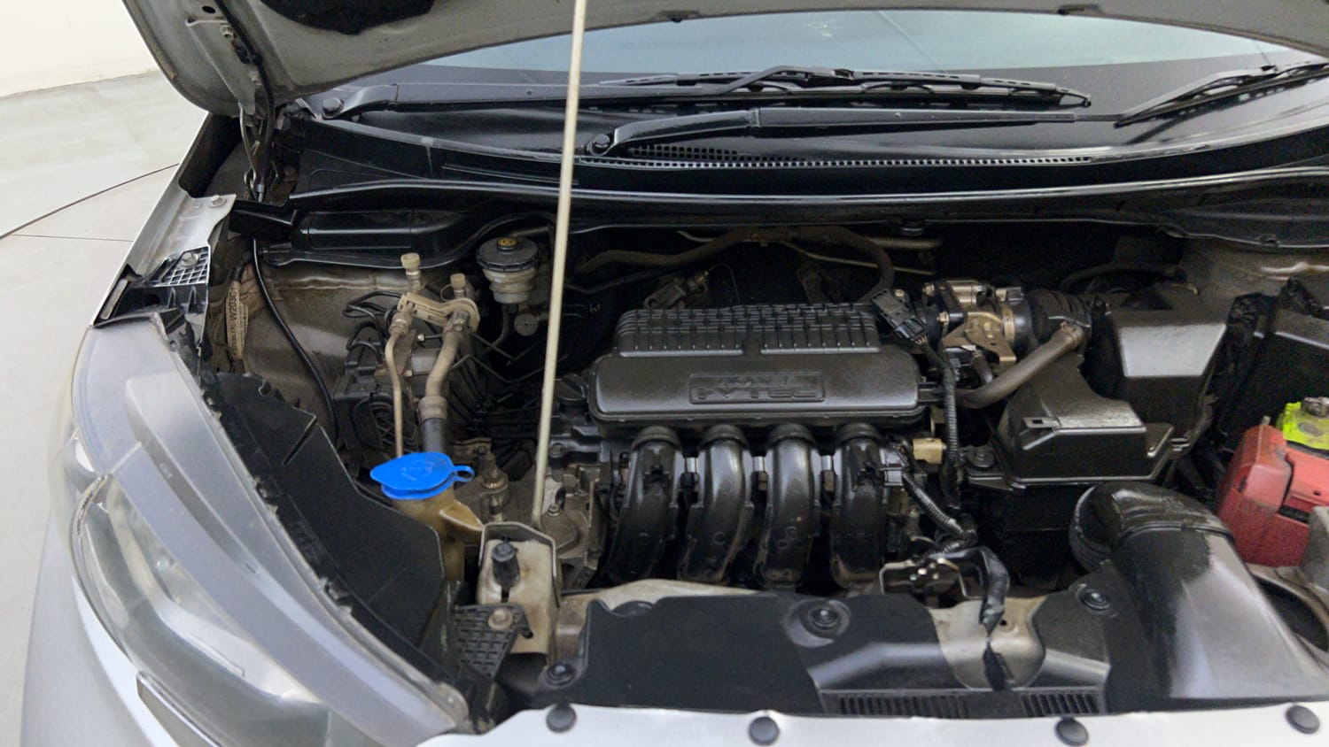 Used 2019 Honda WR-V VX MT Petrol Petrol Manual engine ENGINE RIGHT SIDE HINGE & APRON VIEW