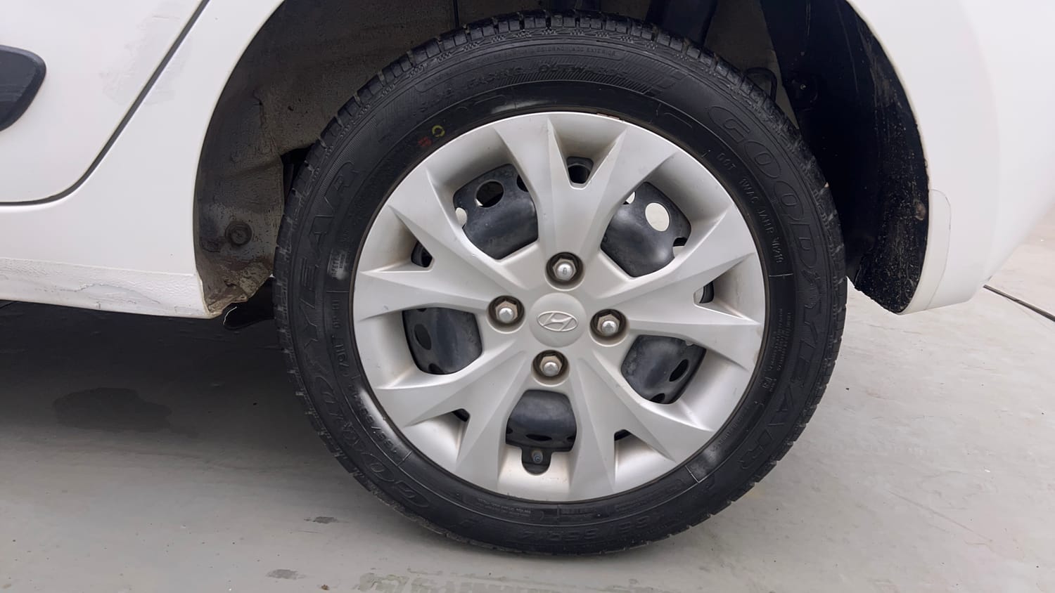 Used 2019 Hyundai Grand i10 Magna 1.2 Kappa VTVT Petrol Manual tyres LEFT REAR TYRE RIM VIEW