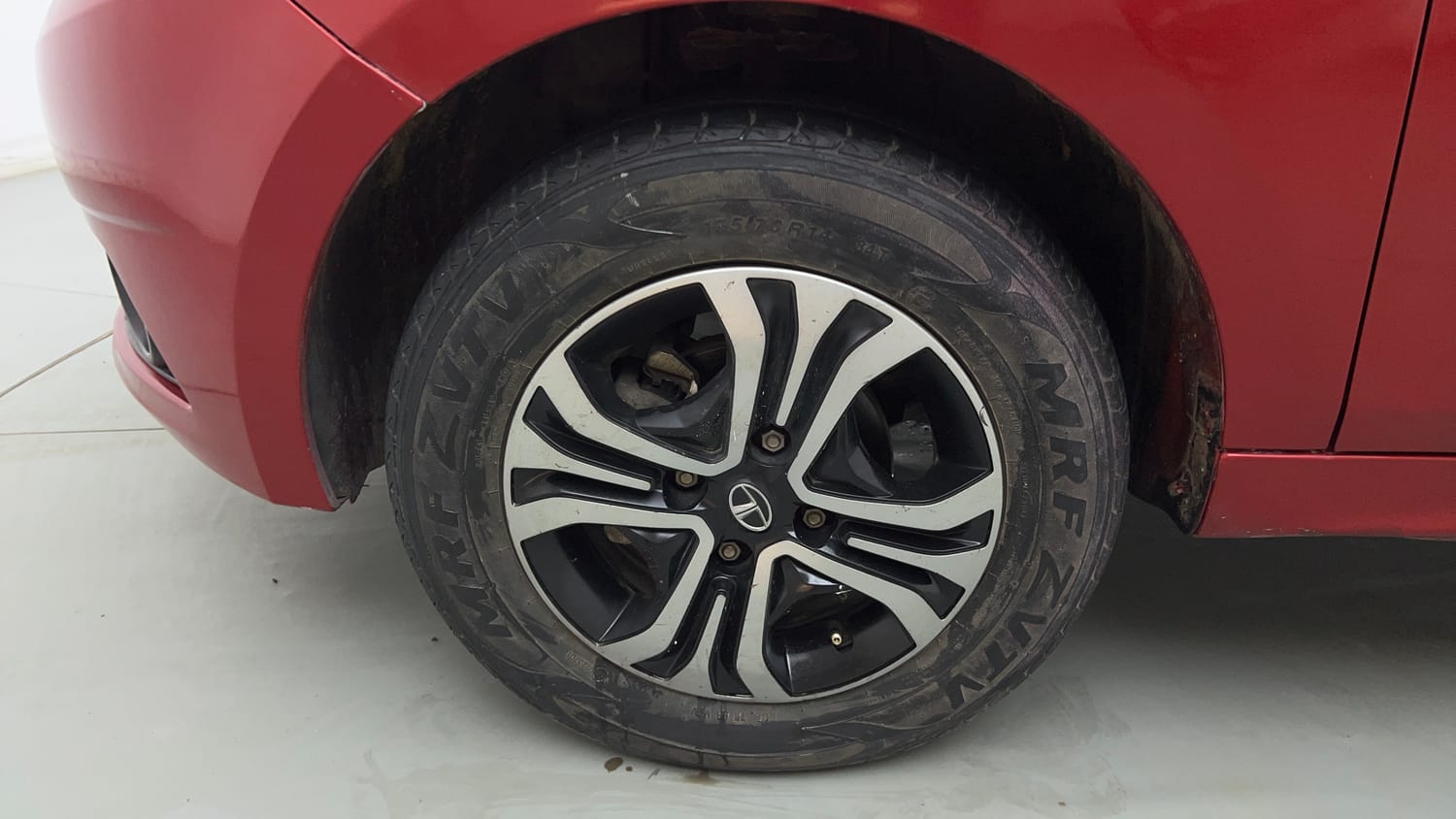 Used 2019 Tata Tiago Revotron XZ w/o Alloy Petrol Manual tyres LEFT FRONT TYRE RIM VIEW