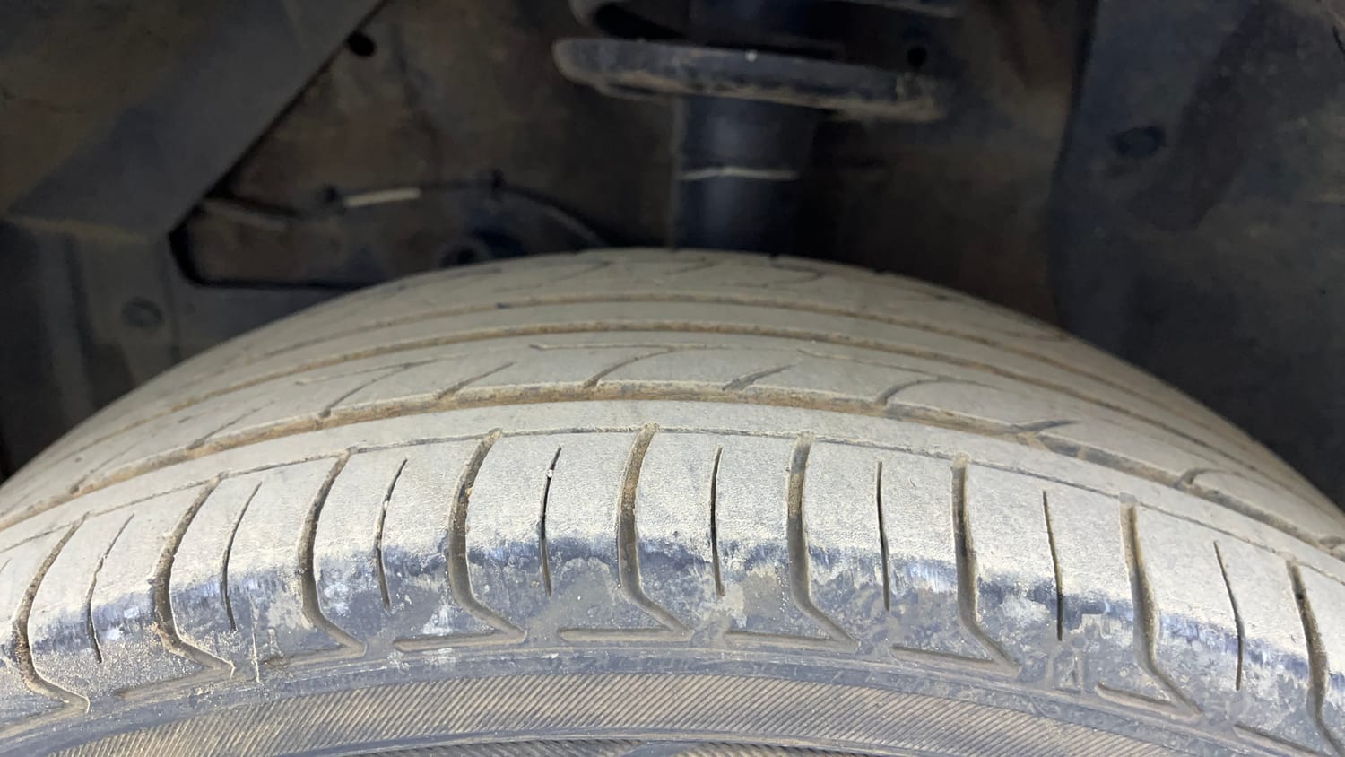 Used 2017 Maruti Suzuki Vitara Brezza VDi (O) Diesel Manual tyres LEFT FRONT TYRE TREAD VIEW