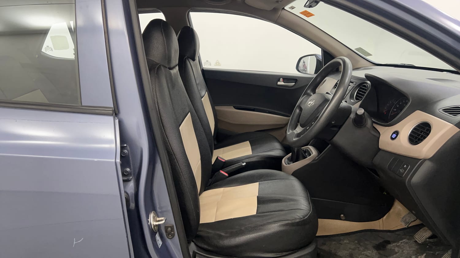 Used 2014 Hyundai Grand i10 Sportz 1.1 CRDi Diesel Manual interior RIGHT SIDE FRONT DOOR CABIN VIEW