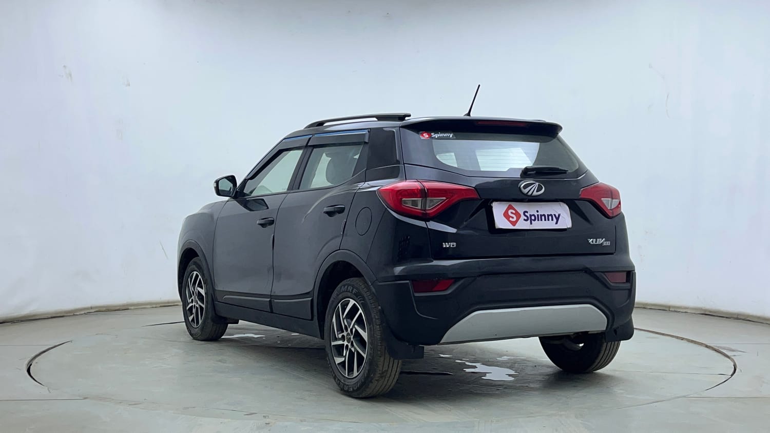Used 2022 Mahindra XUV 300 W8 (O) 1.2 Petrol Petrol Manual exterior LEFT REAR CORNER VIEW