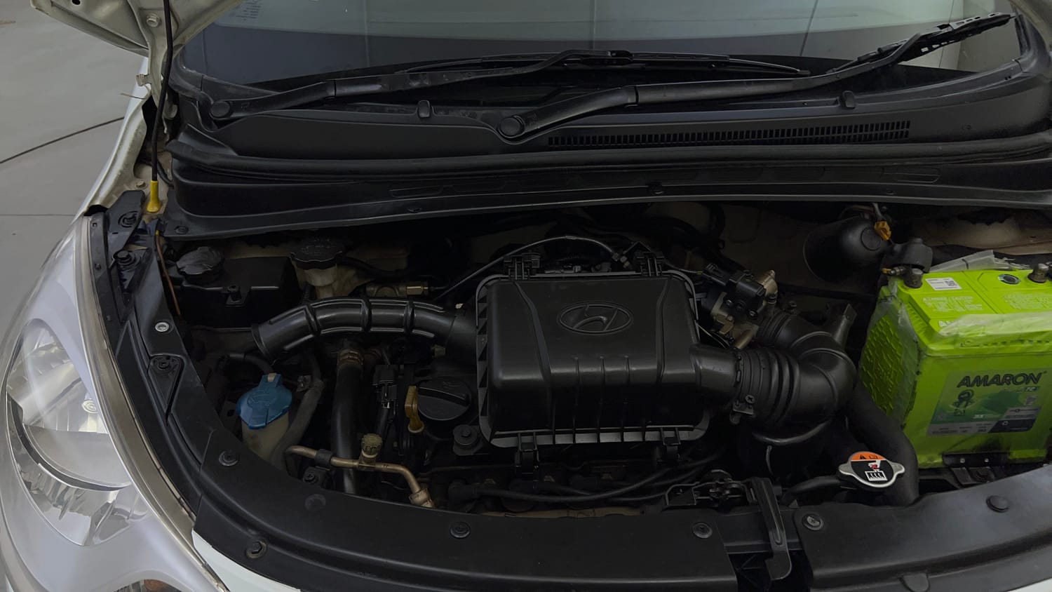 Used 2012 Hyundai i10 Magna 1.1 iRDE2 Petrol Manual engine ENGINE RIGHT SIDE HINGE & APRON VIEW