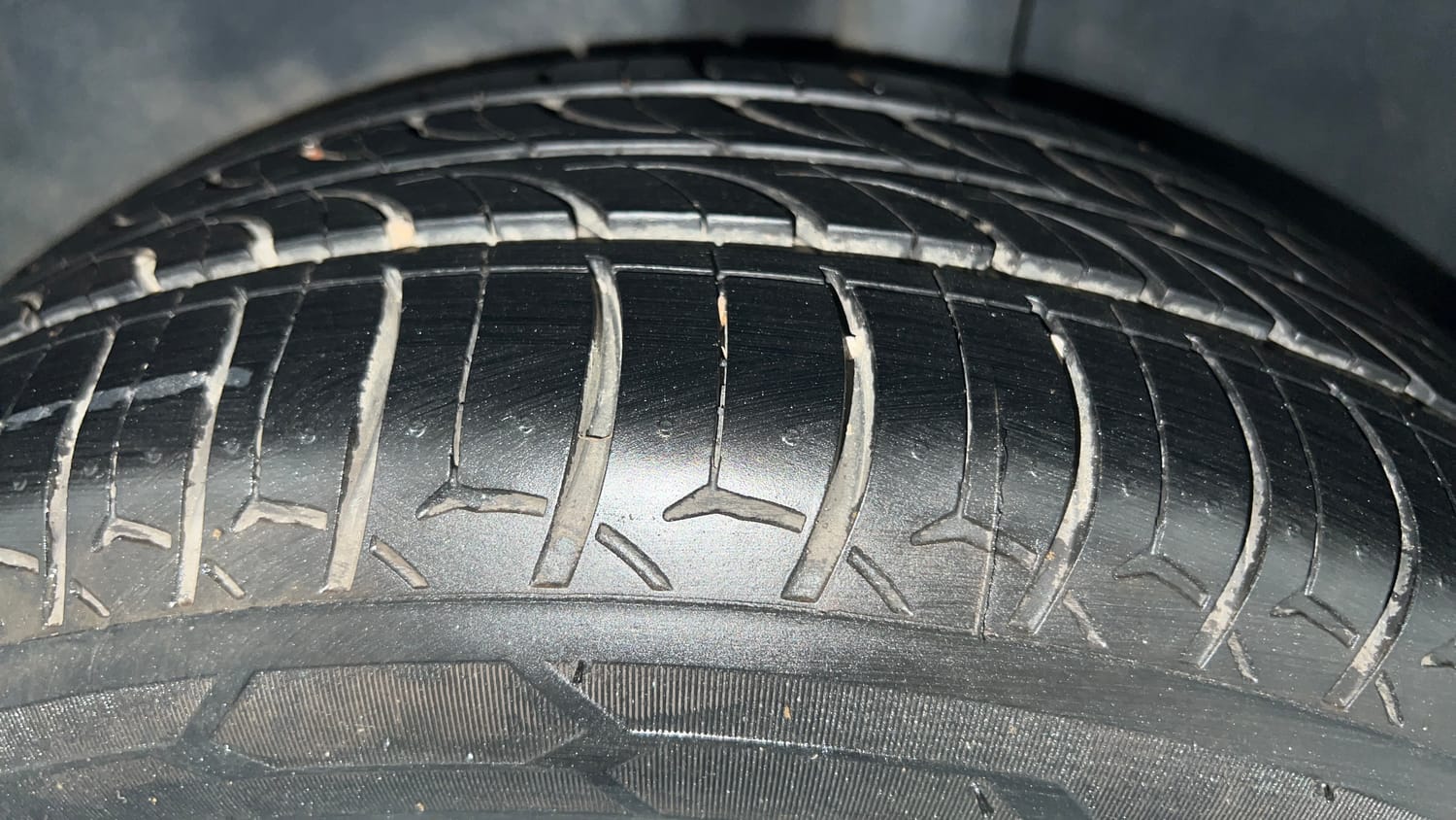 Used 2019 Volkswagen Ameo Comfortline 1.0L (P) Petrol Manual tyres LEFT REAR TYRE TREAD VIEW