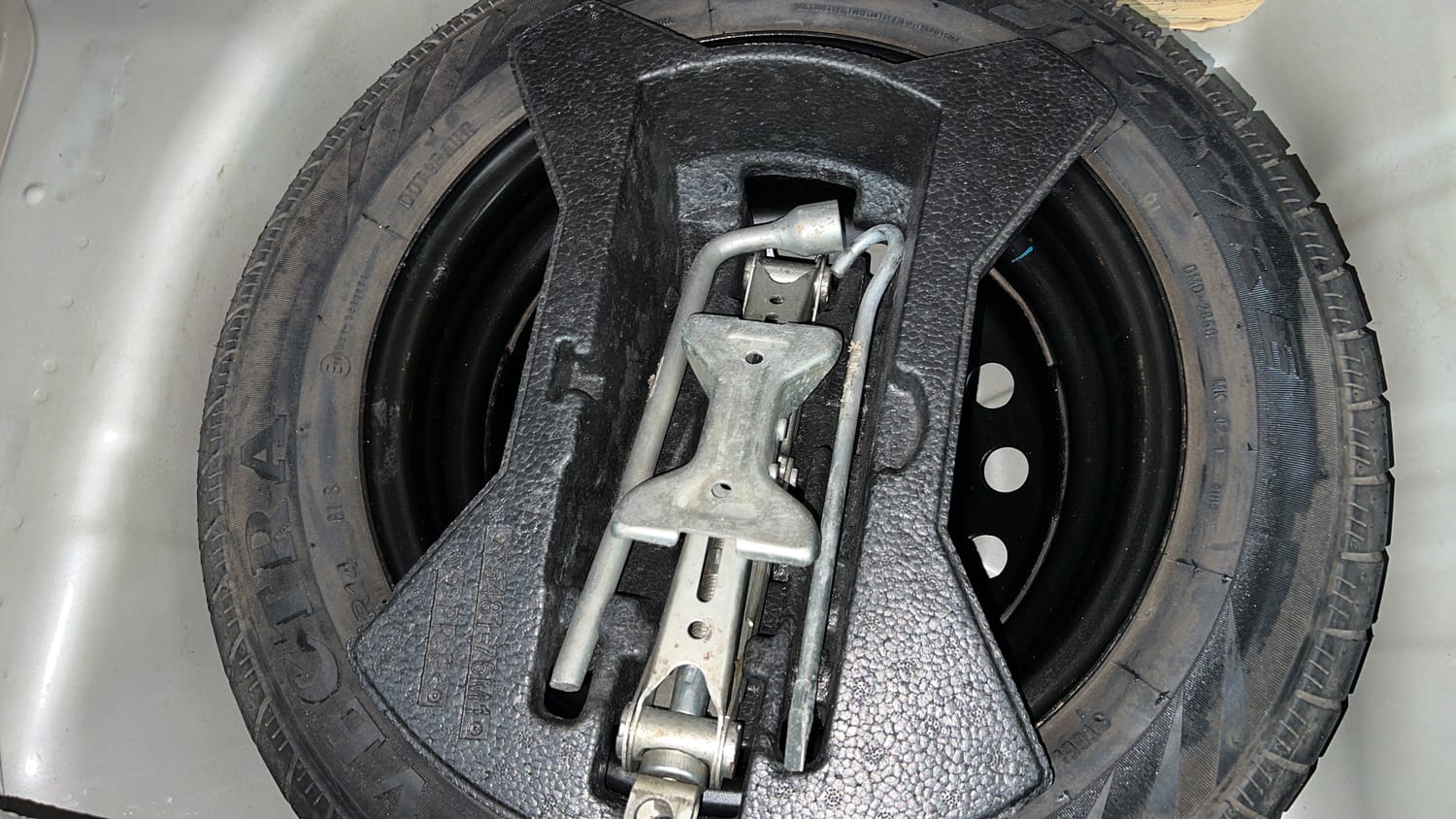 Used 2015 Maruti Suzuki Celerio VXi Petrol Manual tyres SPARE TYRE VIEW