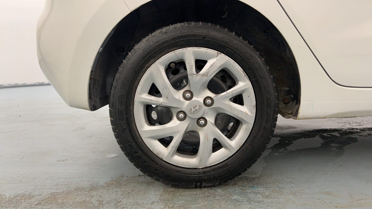 Used 2019 Hyundai Grand i10 Magna 1.2 Kappa VTVT Petrol Manual tyres RIGHT REAR TYRE RIM VIEW