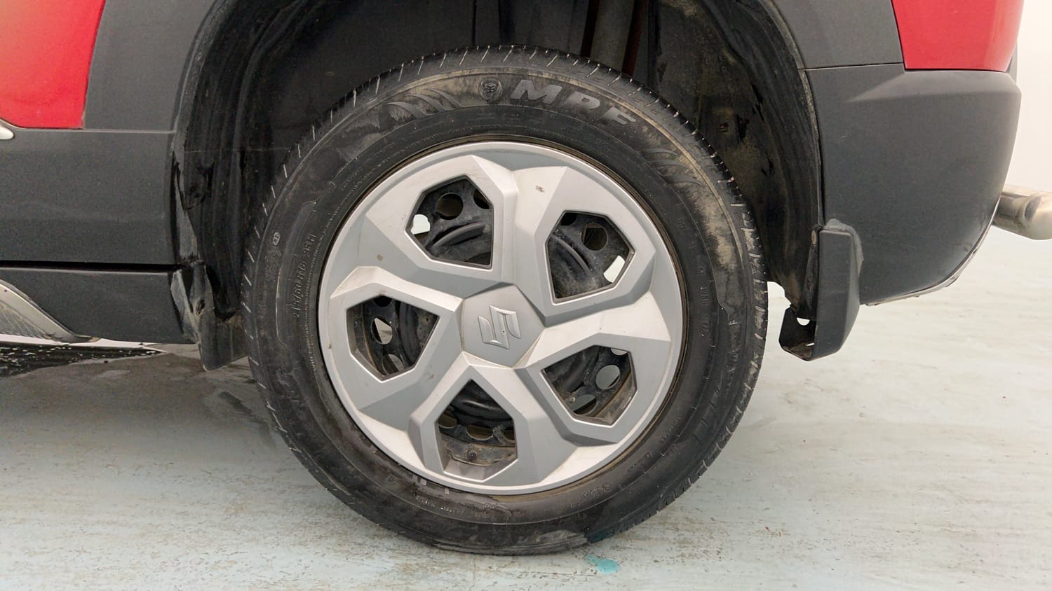 Used 2023 Maruti Suzuki Brezza VXi Petrol Manual tyres LEFT REAR TYRE RIM VIEW