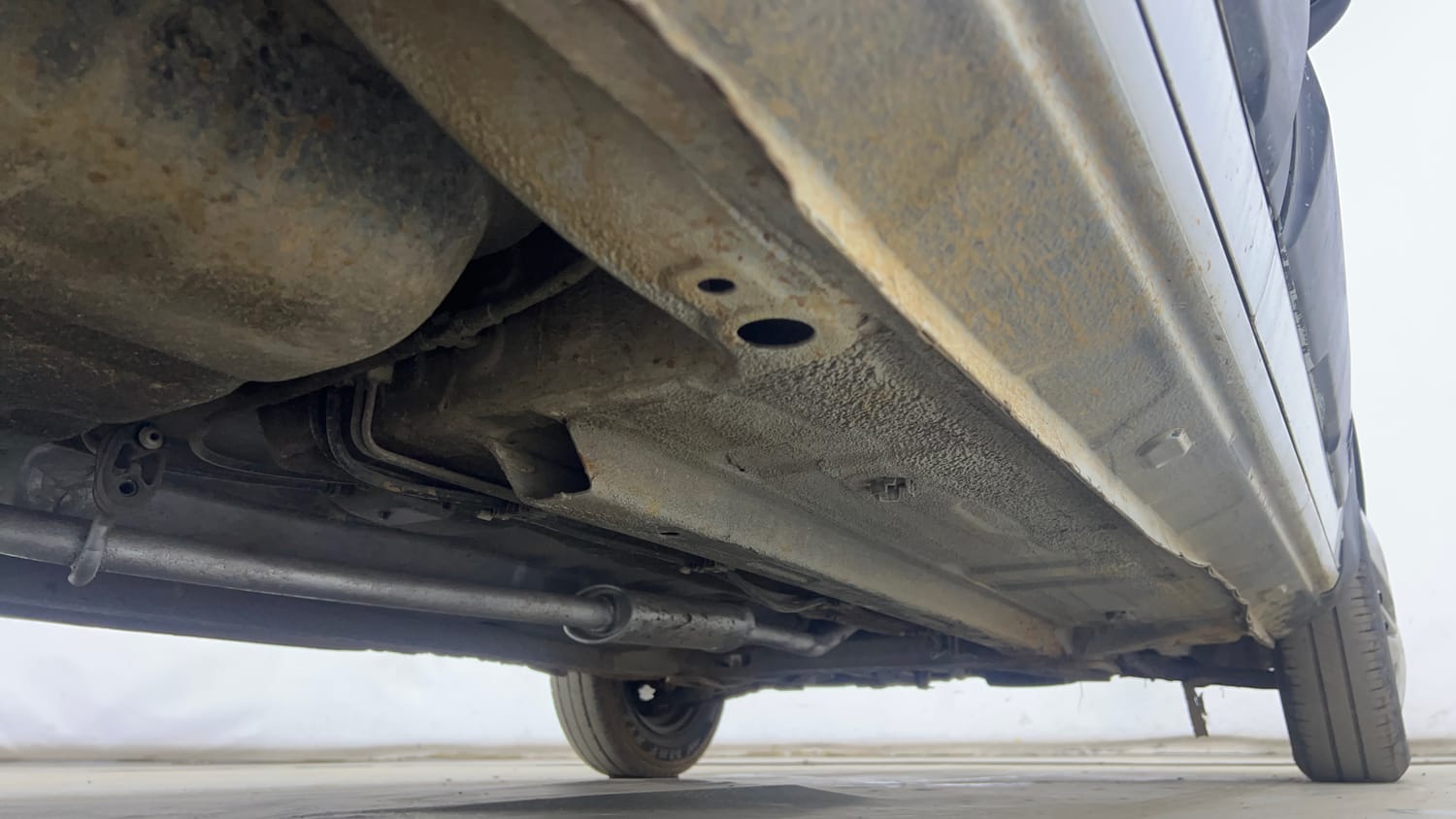 Used 2016 Renault Kwid RXT Petrol Manual extra REAR RIGHT UNDERBODY VIEW