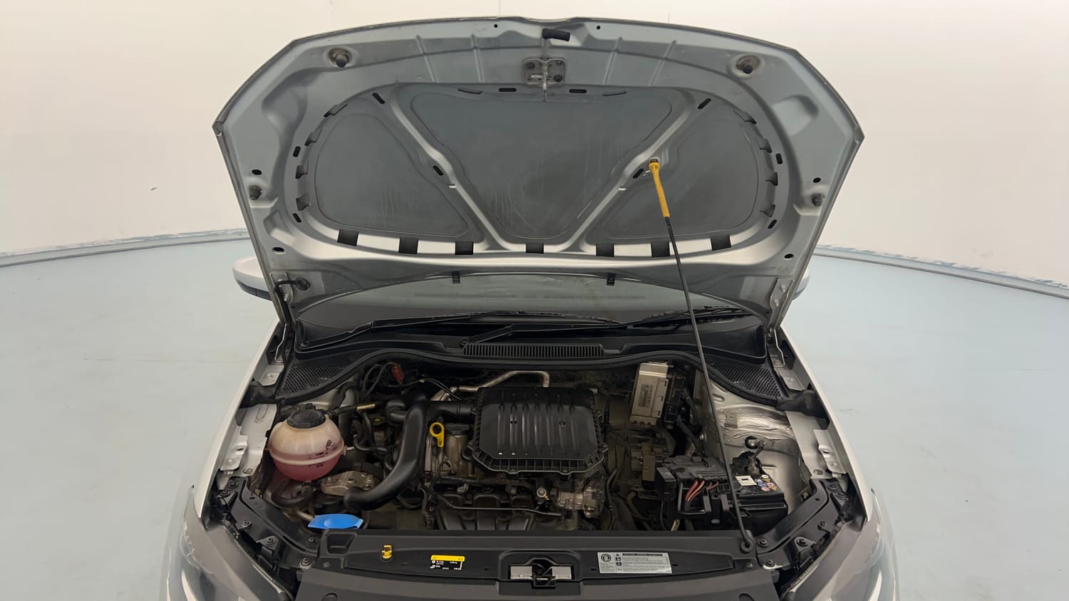Used 2019 Volkswagen Ameo Comfortline 1.0L (P) Petrol Manual engine ENGINE & BONNET OPEN FRONT VIEW