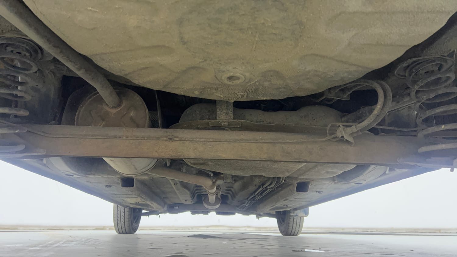 Used 2018 Renault Kwid 1.0 RXT AMT Opt Petrol Automatic extra REAR UNDERBODY VIEW (TAKEN FROM REAR)