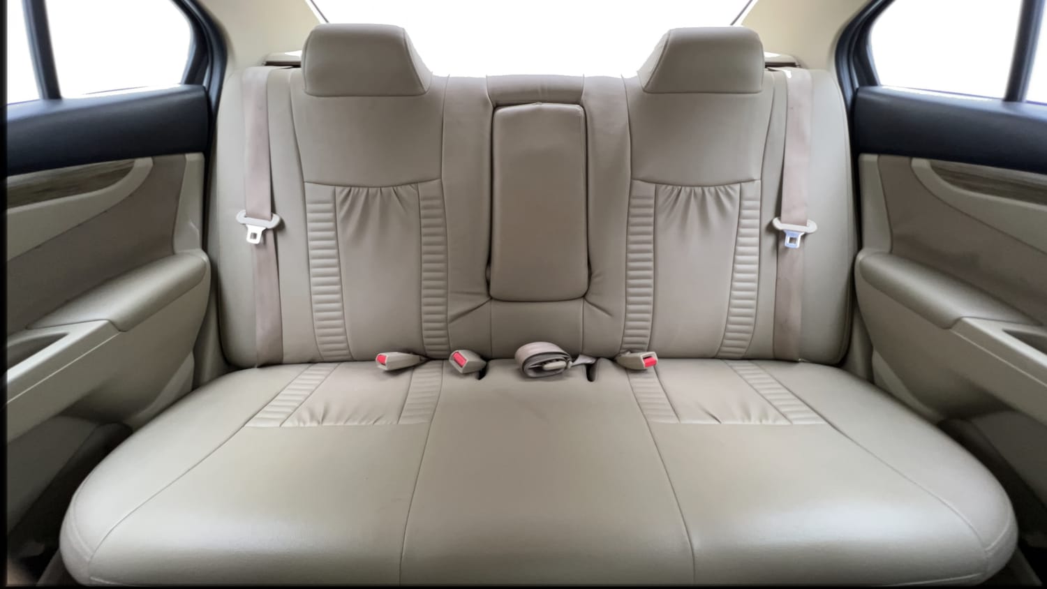 Used 2018 Maruti Suzuki Ciaz Delta Hybrid 1.5 Petrol Manual interior REAR SEAT CONDITION VIEW