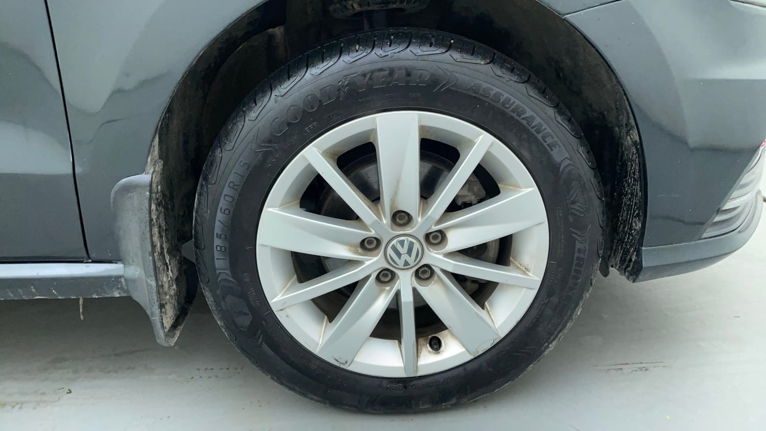 Used 2016 Volkswagen Ameo Highline1.2L (P) Petrol Manual tyres RIGHT FRONT TYRE RIM VIEW