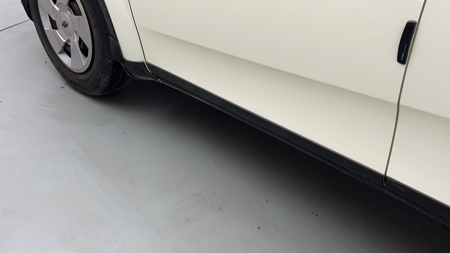 Used 2021 Mahindra XUV500 W7 Diesel Manual dents MINOR DENT