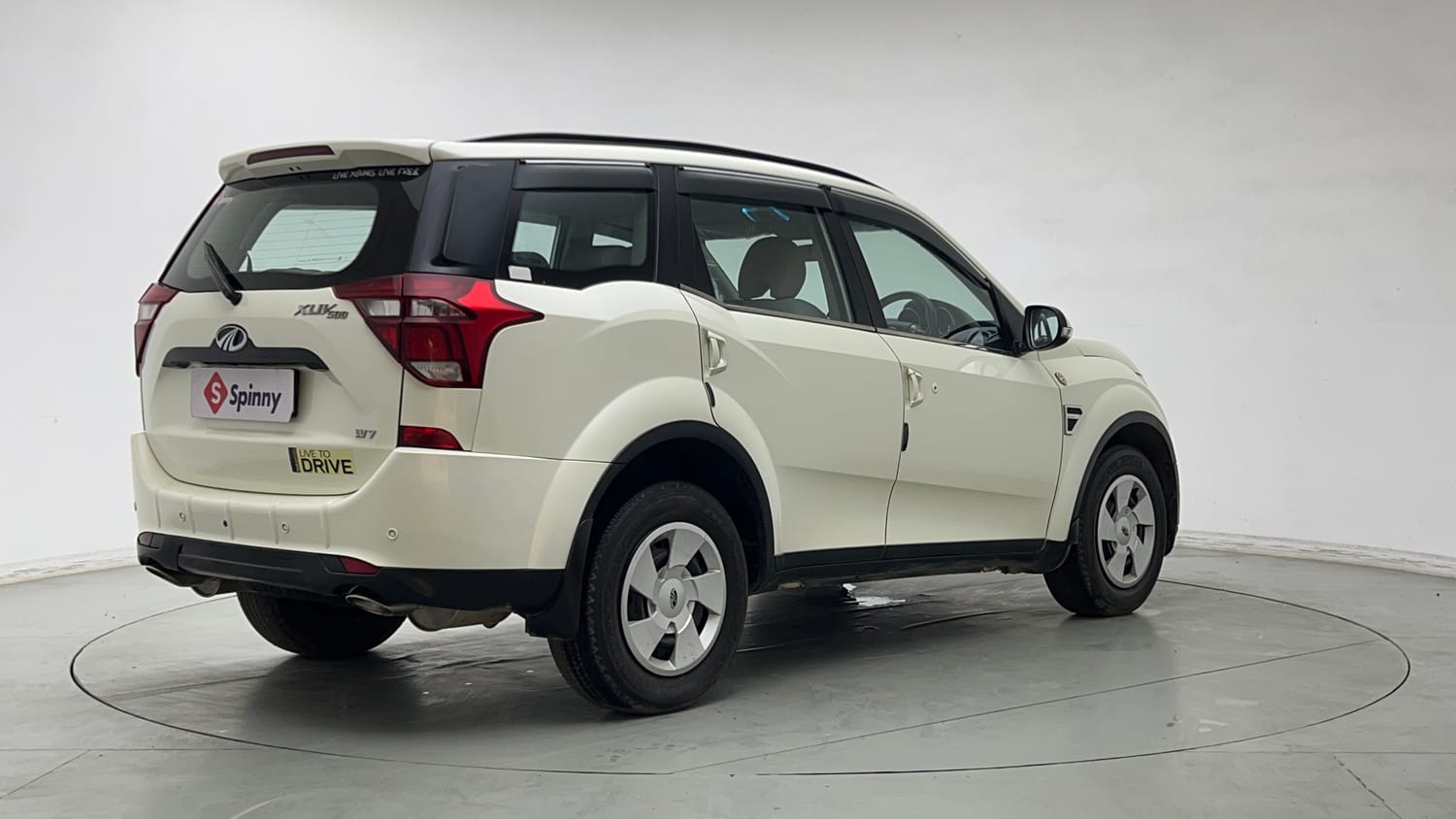 Used 2021 Mahindra XUV500 W7 Diesel Manual exterior RIGHT REAR CORNER VIEW