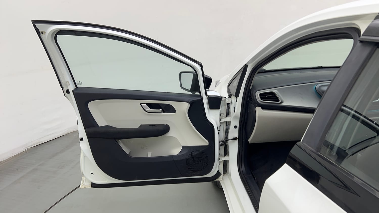 Used 2022 Tata Altroz XZ Plus i-Turbo Petrol Petrol Manual interior LEFT FRONT DOOR OPEN VIEW