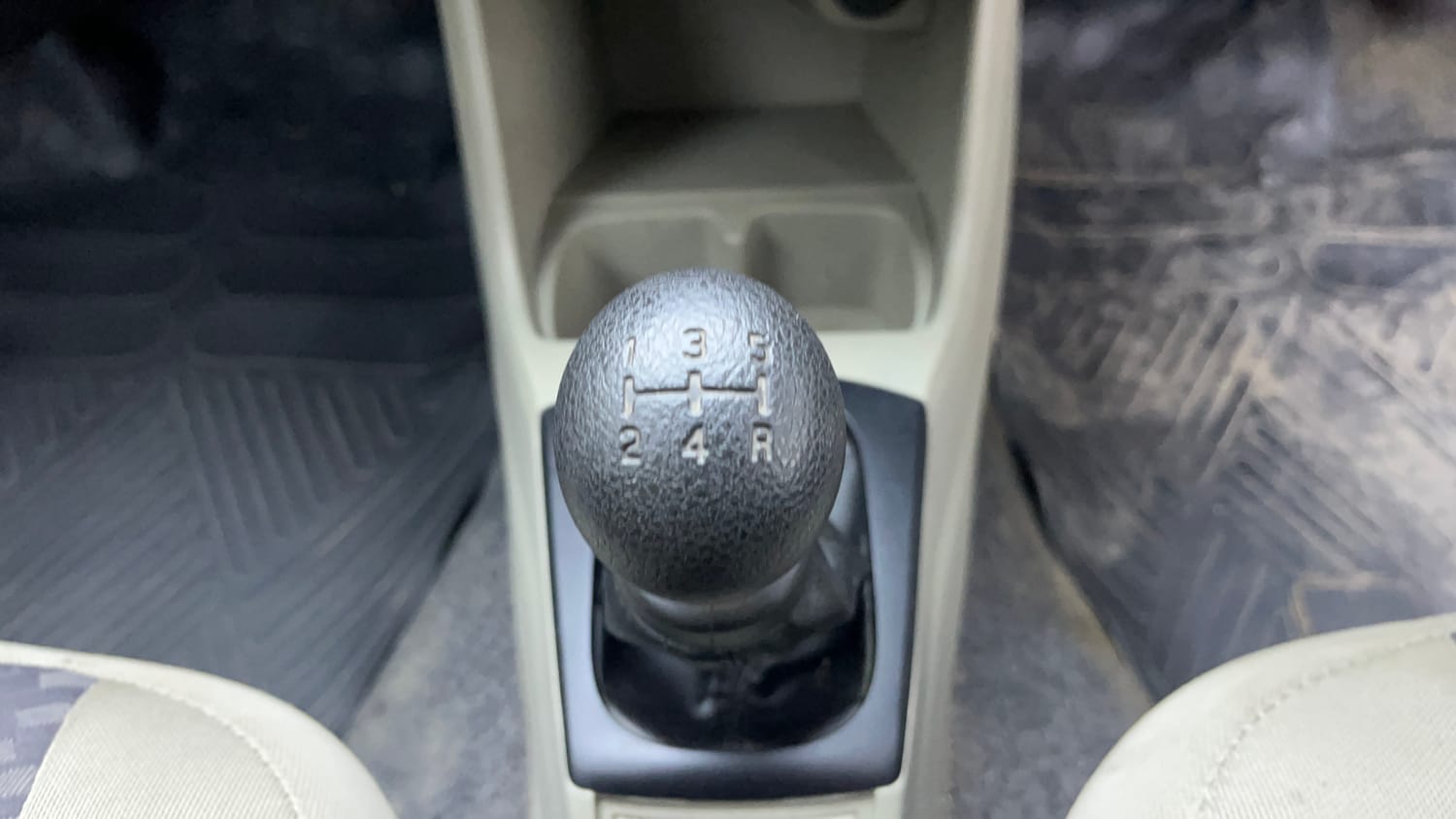 Used 2015 Maruti Suzuki Alto K10 LXi Petrol Manual interior GEAR  KNOB VIEW