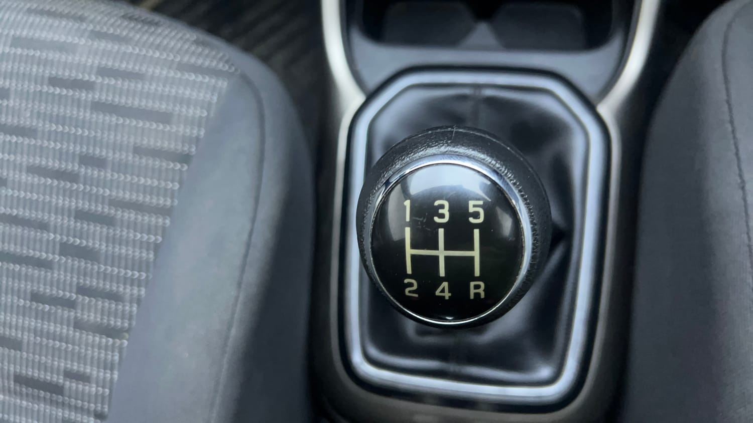 Used 2018 Maruti Suzuki Ignis Delta 1.2 MT Petrol Manual interior GEAR  KNOB VIEW