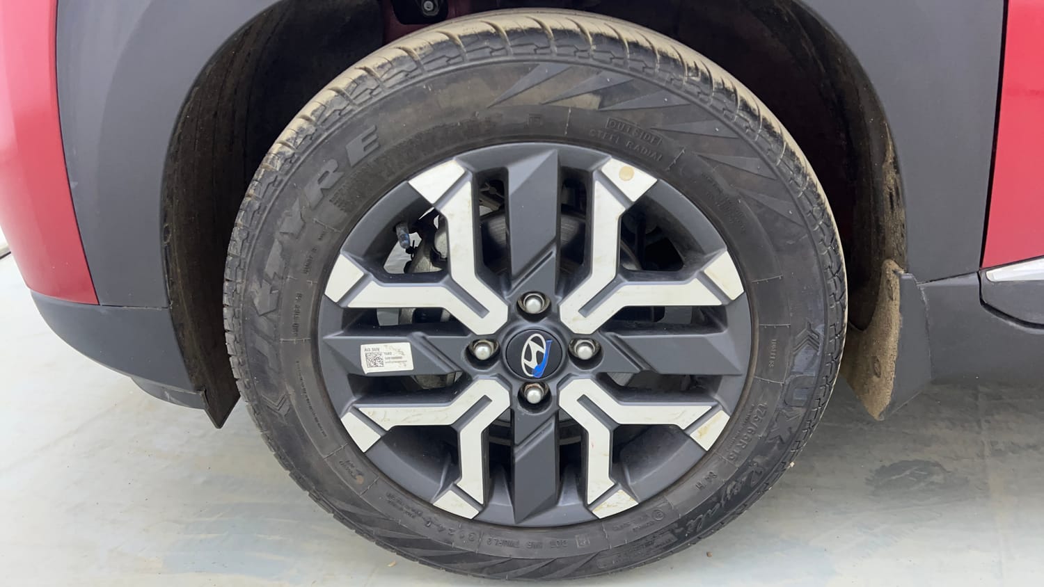 Used 2024 Hyundai Exter SX (O) Connect 1.2 AMT Petrol Automatic tyres LEFT FRONT TYRE RIM VIEW