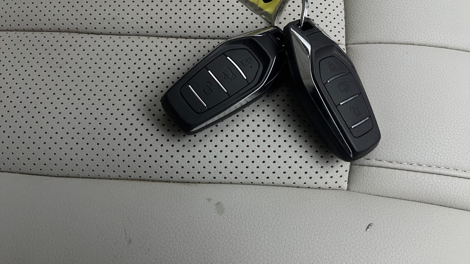 Used 2021 Mahindra XUV500 W7 Diesel Manual extra CAR KEY VIEW