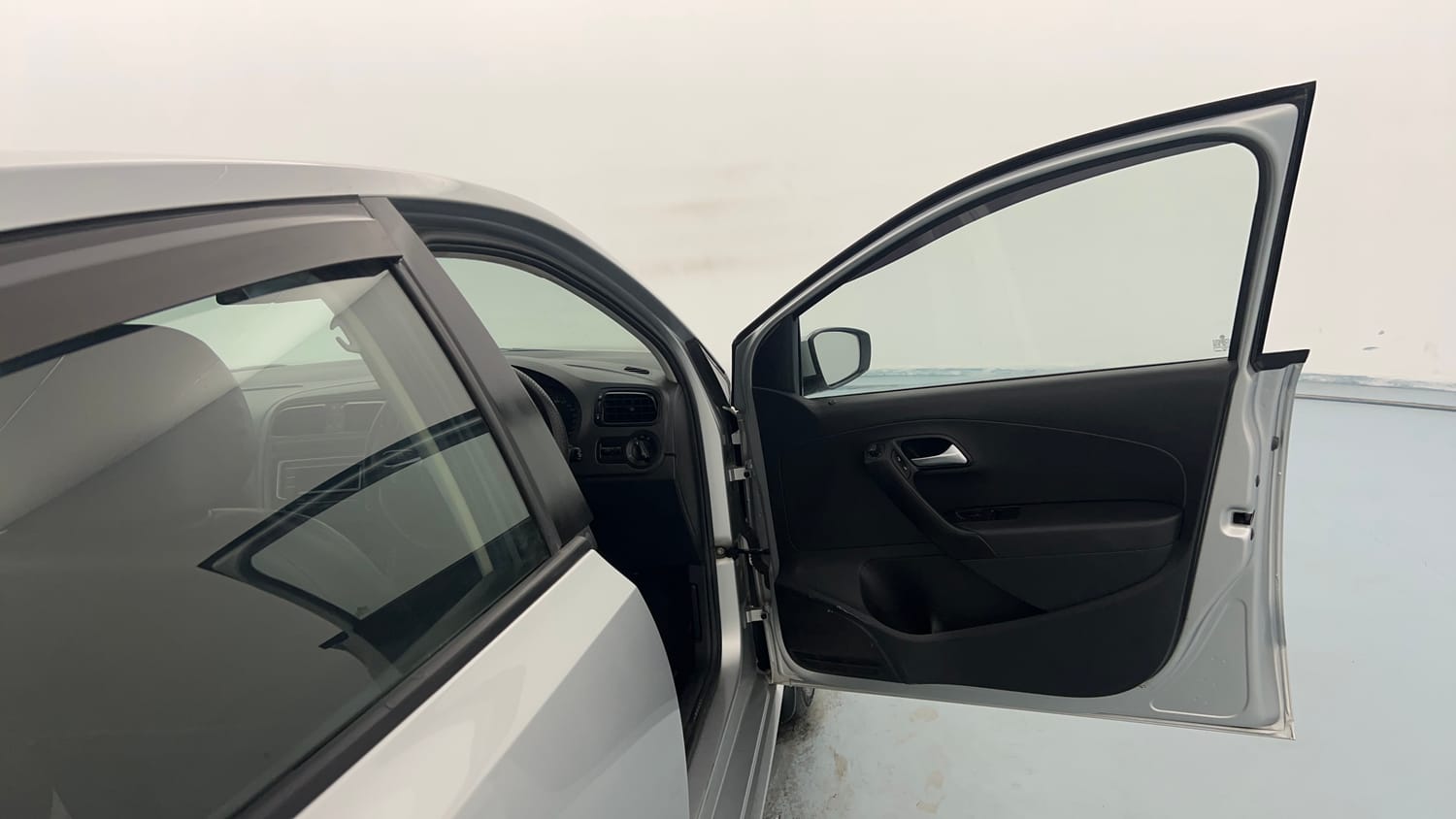 Used 2019 Volkswagen Ameo Comfortline 1.0L (P) Petrol Manual interior RIGHT FRONT DOOR OPEN VIEW