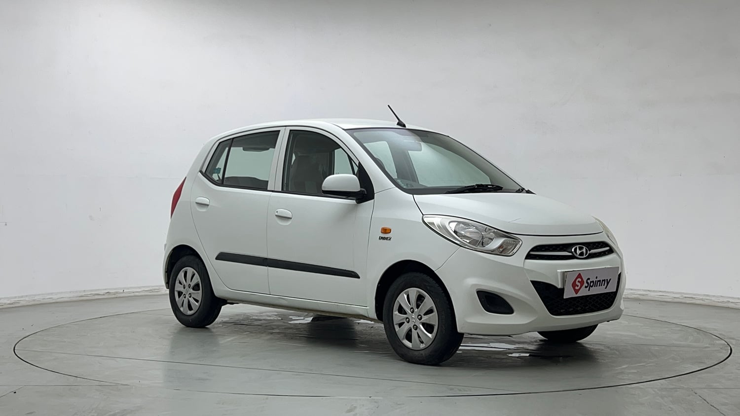 Used 2013 Hyundai i10 Magna 1.1 iRDE2 Petrol Manual exterior RIGHT FRONT CORNER VIEW