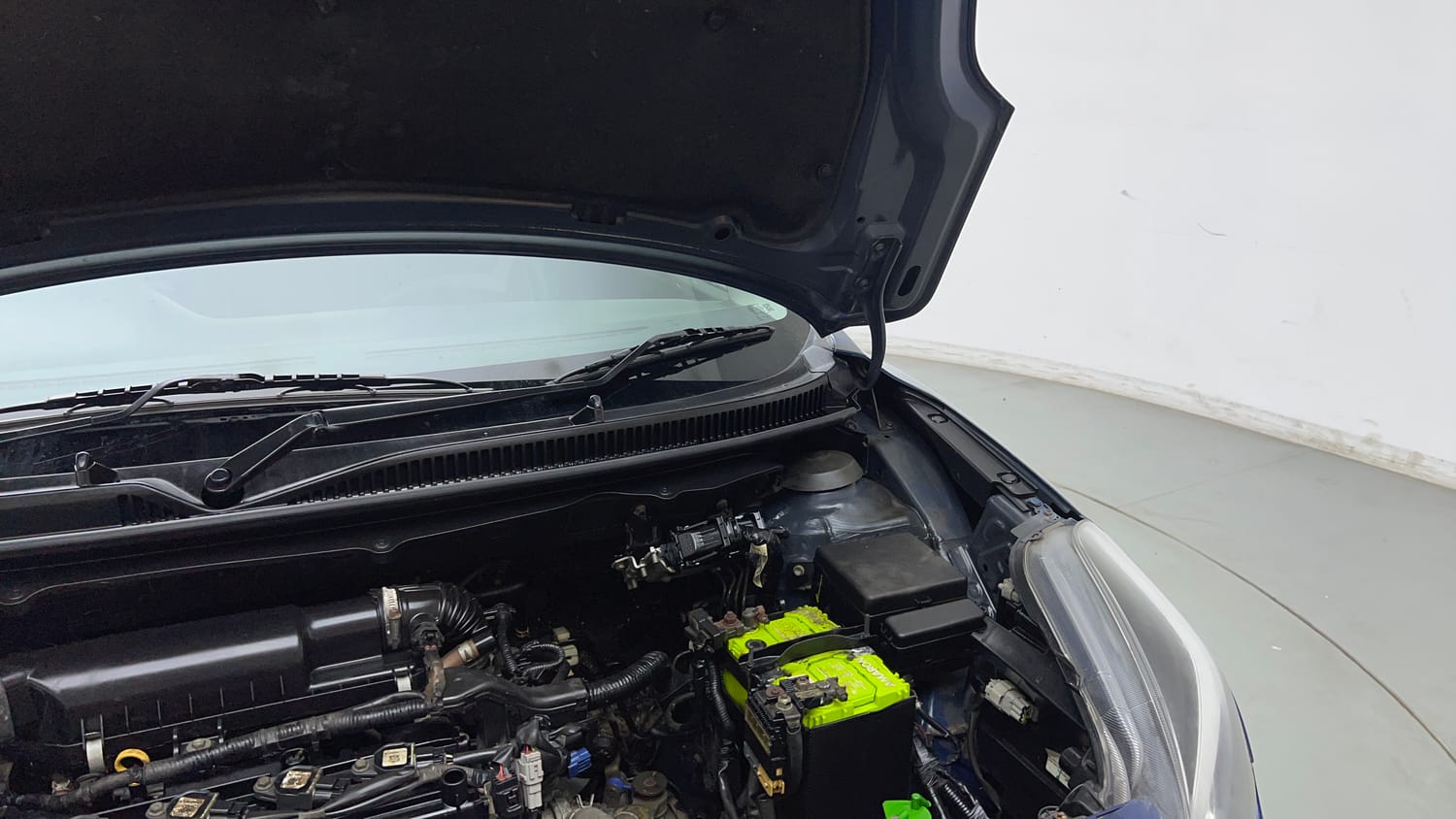 Used 2019 Maruti Suzuki Baleno Alpha Petrol Manual engine ENGINE LEFT SIDE HINGE & APRON VIEW