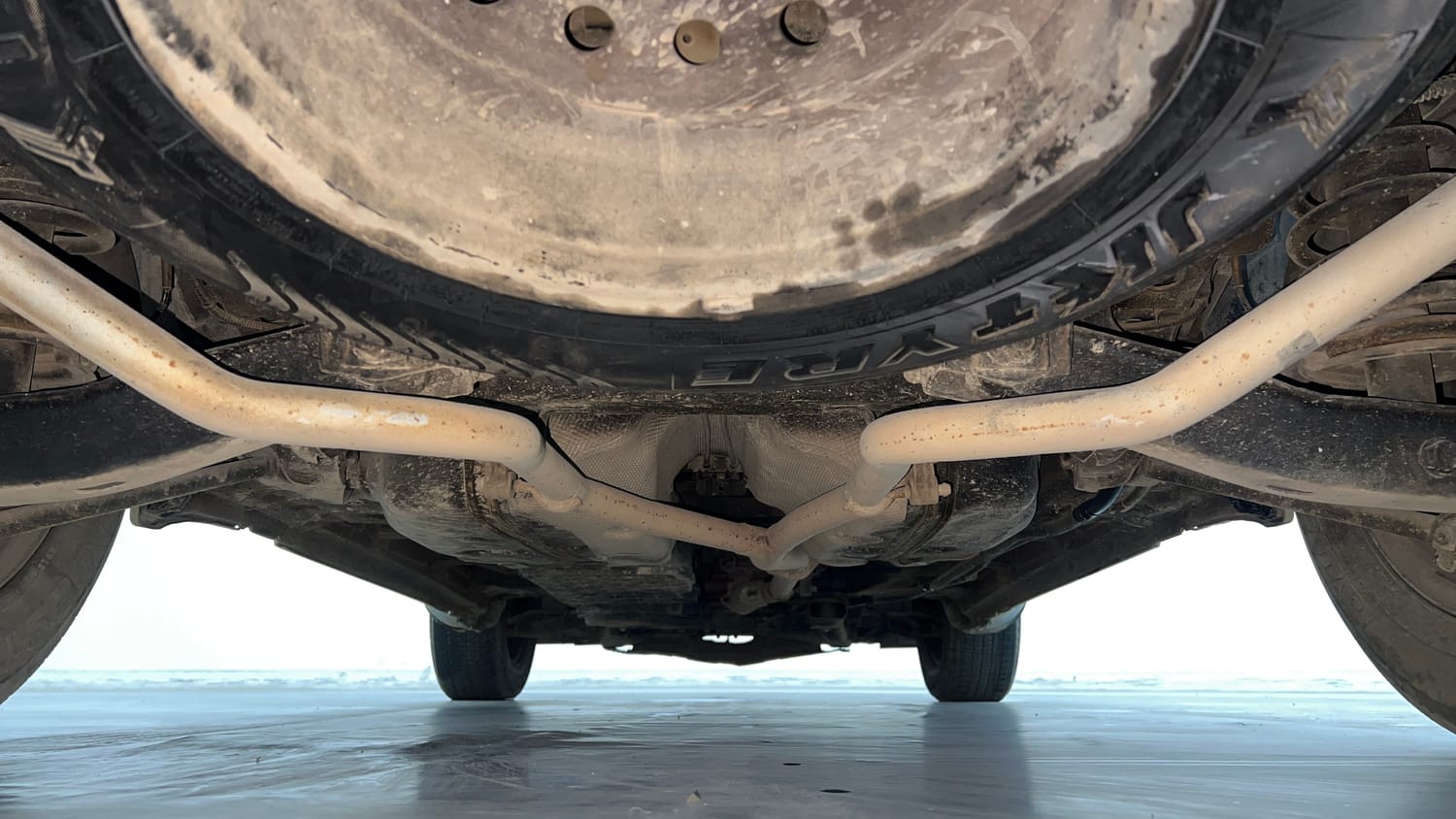 Used 2021 Mahindra XUV500 W7 Diesel Manual extra REAR UNDERBODY VIEW (TAKEN FROM REAR)