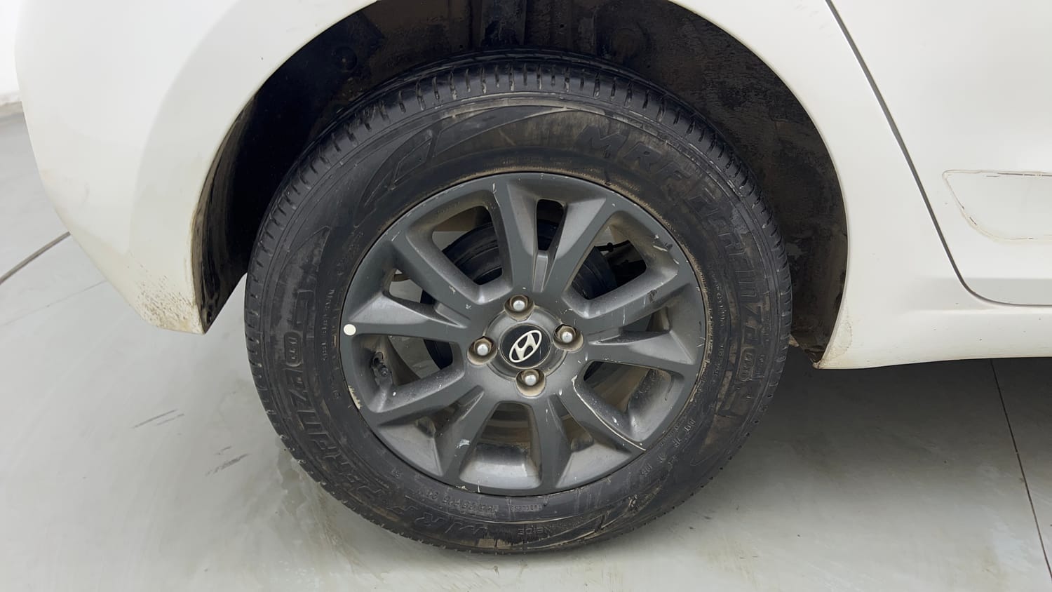 Used 2018 Hyundai Elite i20 Asta 1.2 AT Petrol Automatic tyres RIGHT REAR TYRE RIM VIEW