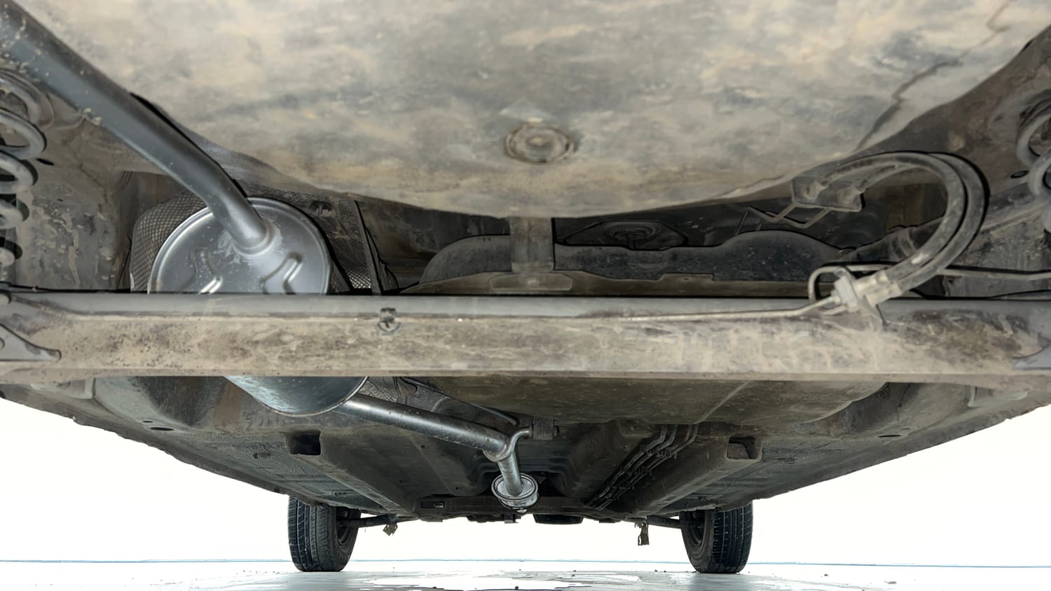 Used 2017 Renault Kwid 1.0 RXT AMT Opt Petrol Automatic extra REAR UNDERBODY VIEW (TAKEN FROM REAR)