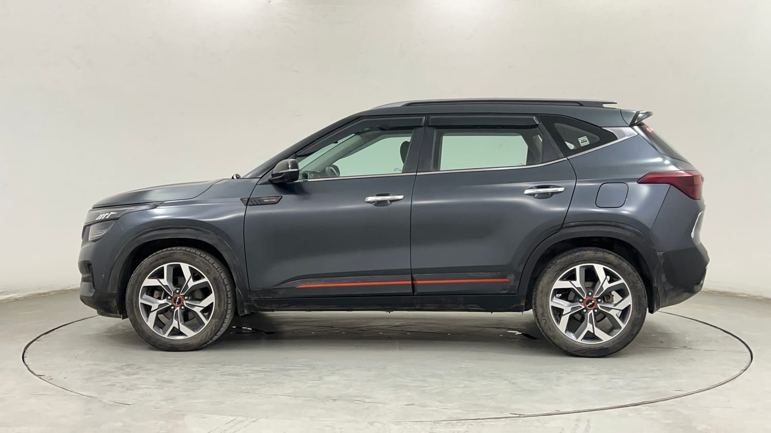 Used 2022 Kia Seltos X Line 1.5 Diesel AT Diesel Automatic exterior LEFT SIDE VIEW
