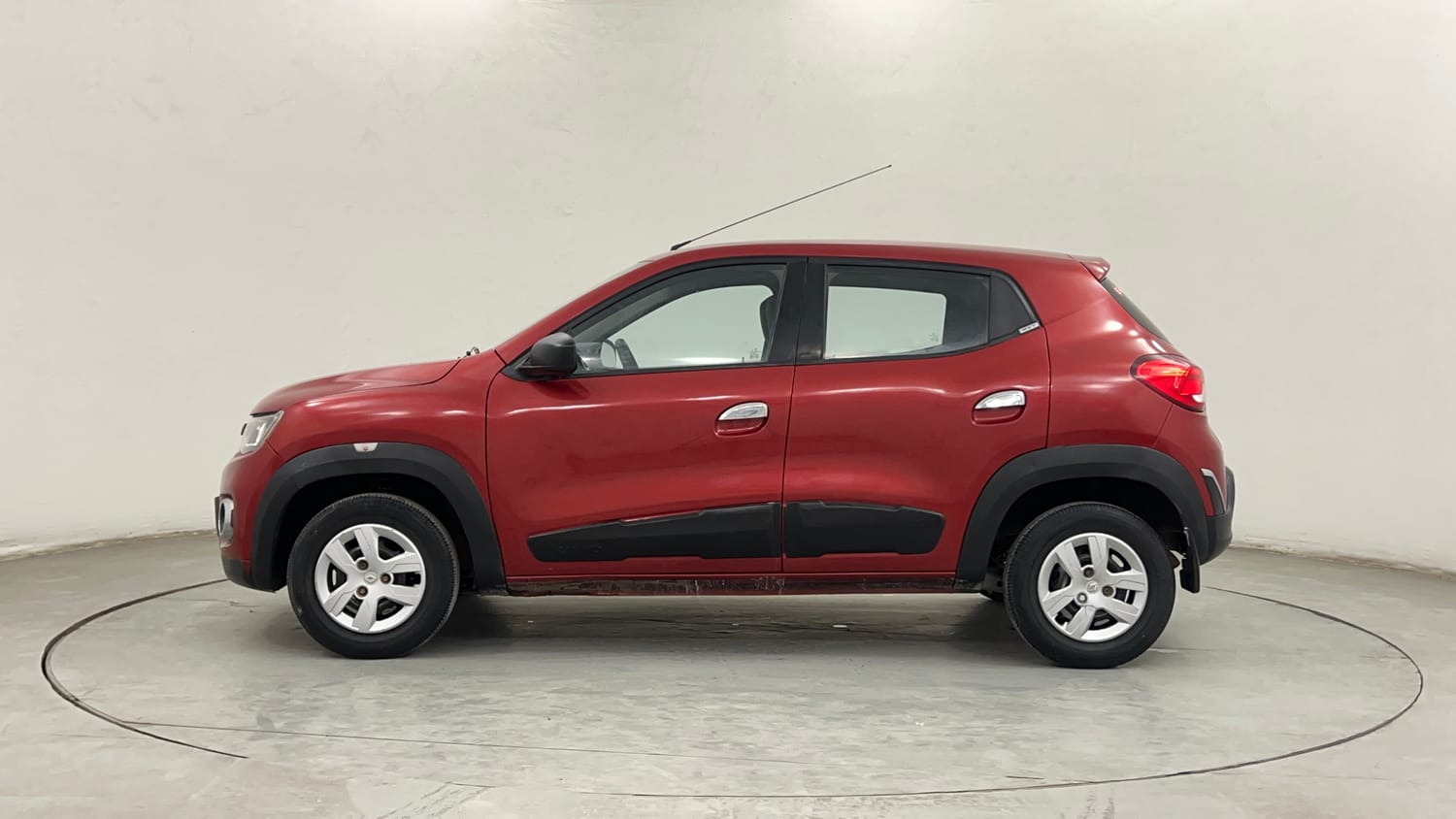 Used 2016 Renault Kwid RXT Petrol Manual exterior LEFT SIDE VIEW