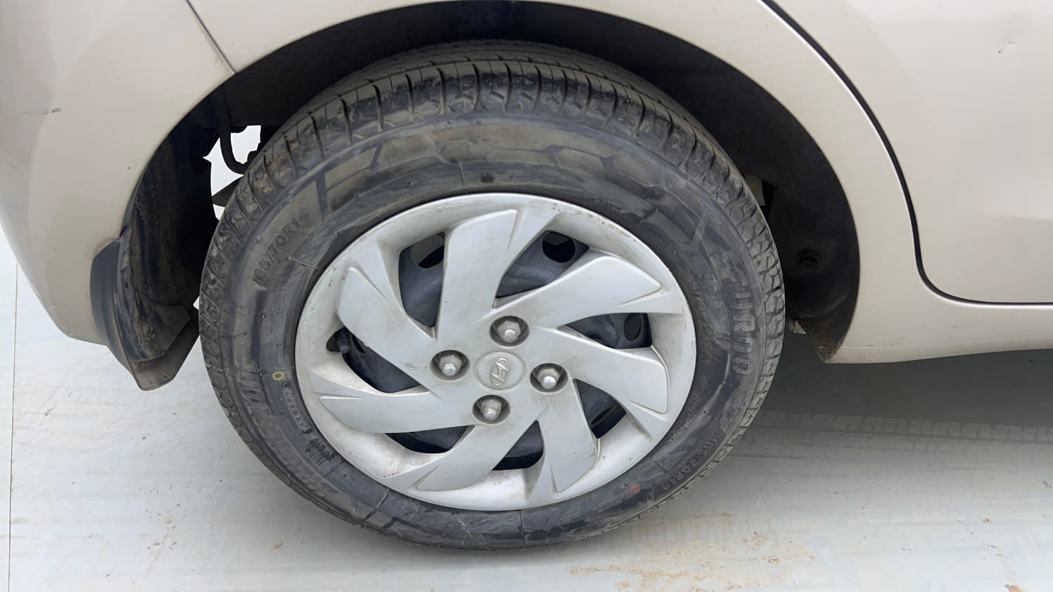 Used 2020 Hyundai Santro Sportz AMT Petrol Automatic tyres RIGHT REAR TYRE RIM VIEW